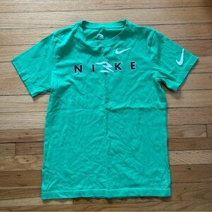 Nike Boys size 10-12 Kelly green color logo t-shirt Graphic Tee